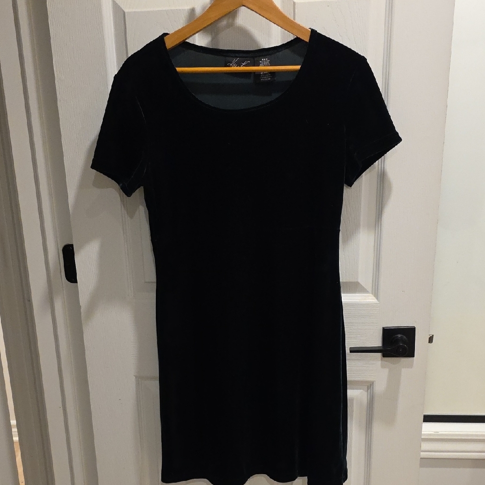 EUC Kathie LeeDark Green Velvet Short Sleeve Dress